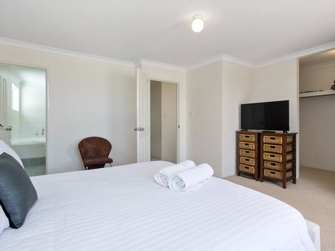 Cooper Street - Sydney 4u 7