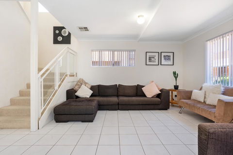 Cooper Street - Sydney 4u 1