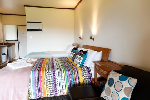Karri Aura - Sydney 4u 1
