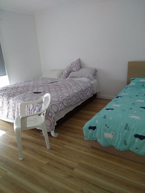DIANELLA Budget Rooms Happy Place To Stay - Sydney 4u 13