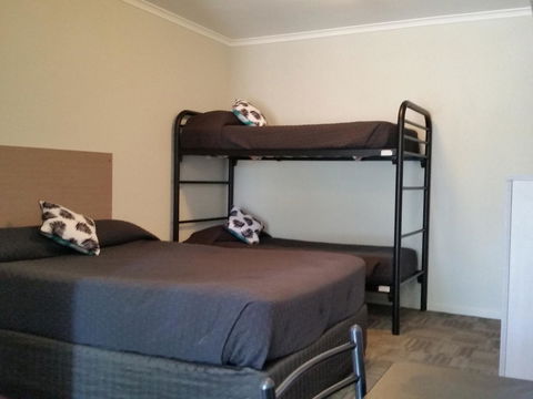 Mandurah Foreshore Motel - Sydney 4u 11