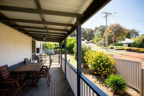 Yvonnes Rest Holiday Home - Accommodation Sydney 1