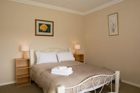 Yvonnes Rest Holiday Home - Accommodation Sydney 5