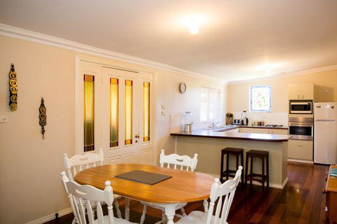 Yvonnes Rest Holiday Home - Accommodation Sydney 0