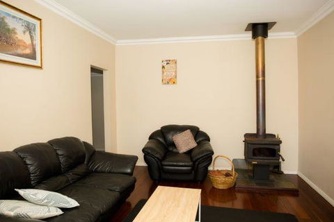 Yvonnes Rest Holiday Home - Accommodation Sydney 7