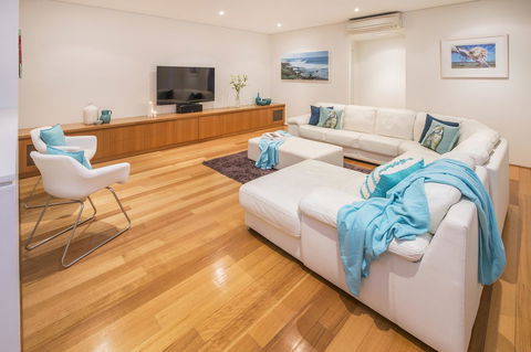 Calm Waters - Sydney 4u 22