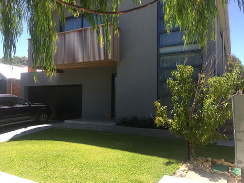 The Pool House - Fremantle - Sydney 4u 4