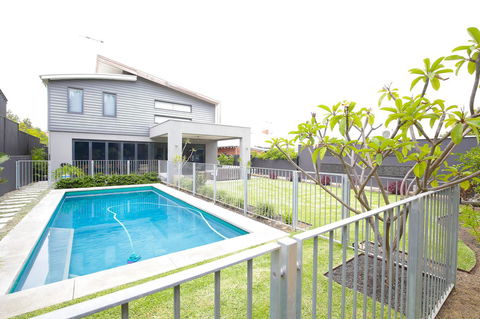 The Pool House - Fremantle - Sydney 4u 1