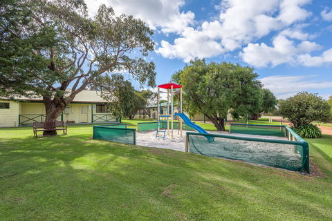 Surfside Ocean Beach Denmark Holiday Accommodation - Sydney 4u 0