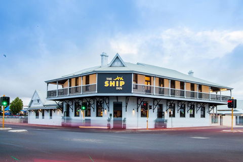 Nightcap At The Ship Inn - Accommodation Sydney 4