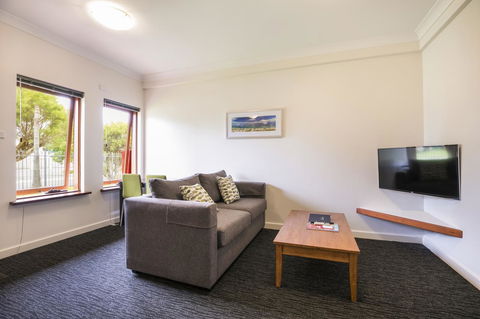Nightcap At The Ship Inn - Accommodation Sydney 1