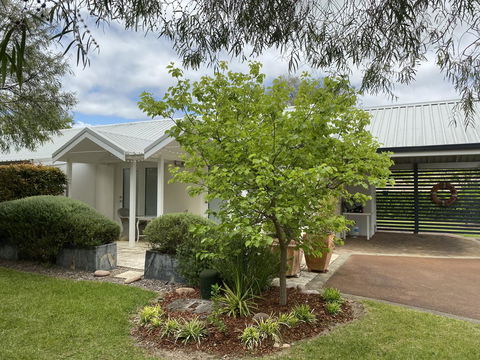 Whitesands Holiday Villas - Sydney 4u 1