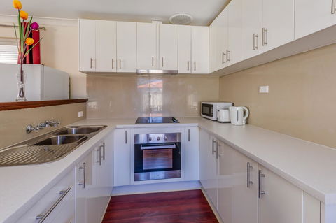 Brilliant, Neat, Convenient, Family-friendly House - Sydney 4u 5