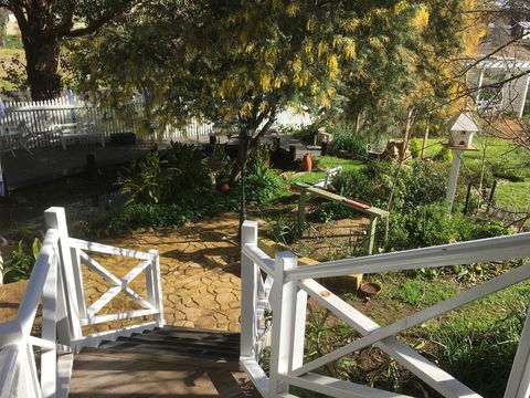 Applegate Lane Chalet - Sydney 4u 18