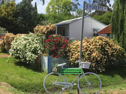Applegate Lane Chalet - Sydney 4u 2