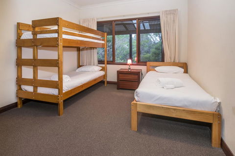 53 Martina Drive - Sydney 4u 24