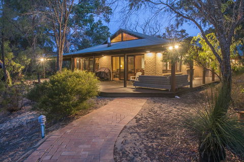 53 Martina Drive - Sydney 4u 3