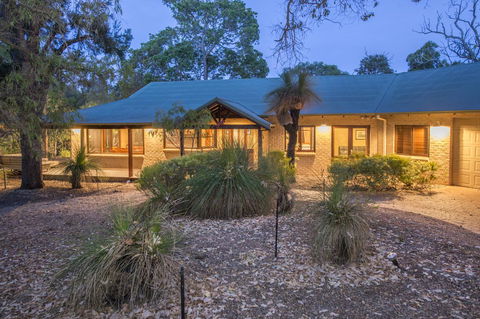 53 Martina Drive - Sydney 4u 1