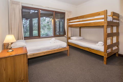 53 Martina Drive - Sydney 4u 25