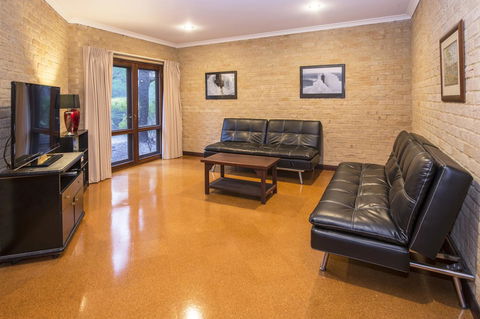 53 Martina Drive - Sydney 4u 26