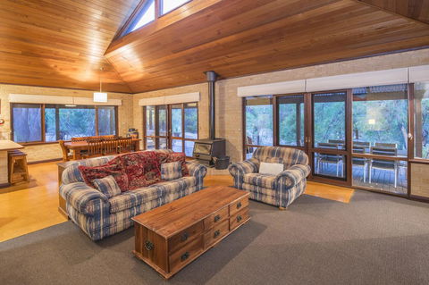 53 Martina Drive - Sydney 4u 13