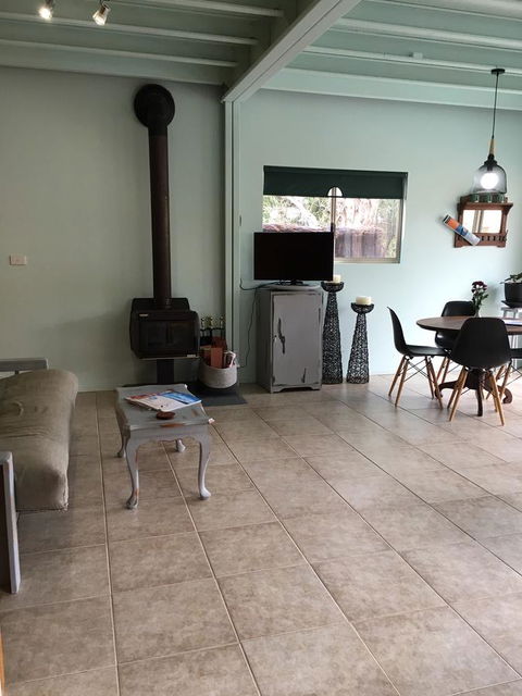 Dunsborough Barn Stay - Sydney 4u 4