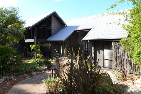 DESIGNER'S STUDIO - Accommodation Sydney 13