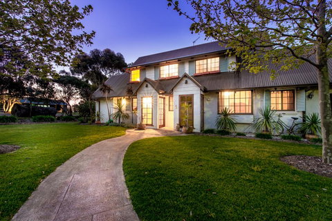 Sienna Lodge - Accommodation Sydney 0