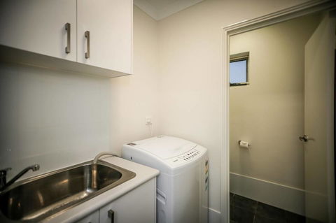 VIP Stays - Villa De Burswood Luxury 3BR Suite W/ King Bed FREE WIFI - Sydney 4u 4