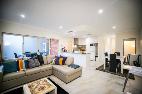 VIP Stays - Villa De Burswood Luxury 3BR Suite W/ King Bed FREE WIFI - Sydney 4u 0