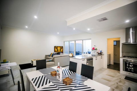 VIP Stays - Villa De Burswood Luxury 3BR Suite W/ King Bed FREE WIFI - Sydney 4u 21