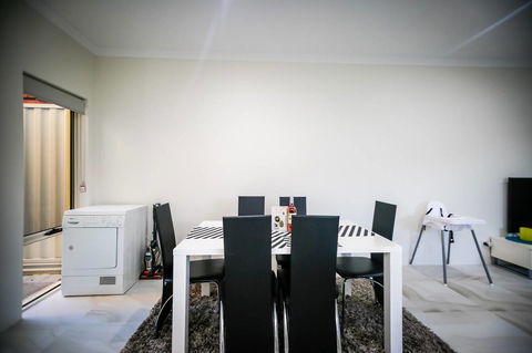 VIP Stays - Villa De Burswood Luxury 3BR Suite W/ King Bed FREE WIFI - Sydney 4u 2