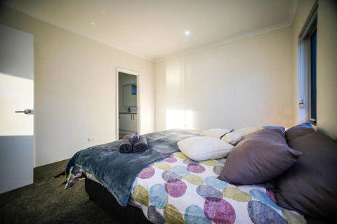 VIP Stays - Villa De Burswood Luxury 3BR Suite W/ King Bed FREE WIFI - Sydney 4u 15