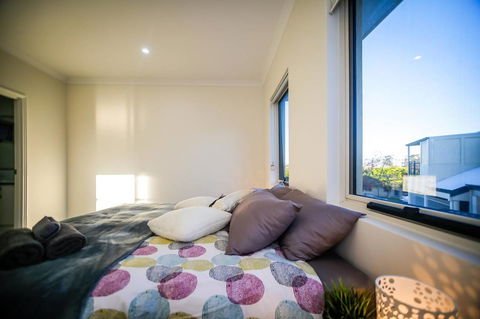 VIP Stays - Villa De Burswood Luxury 3BR Suite W/ King Bed FREE WIFI - Sydney 4u 1
