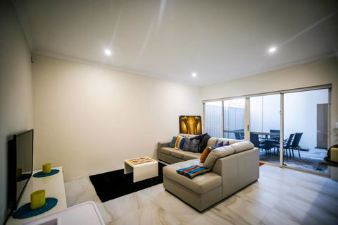 VIP Stays - Villa De Burswood Luxury 3BR Suite W/ King Bed FREE WIFI - Sydney 4u 6