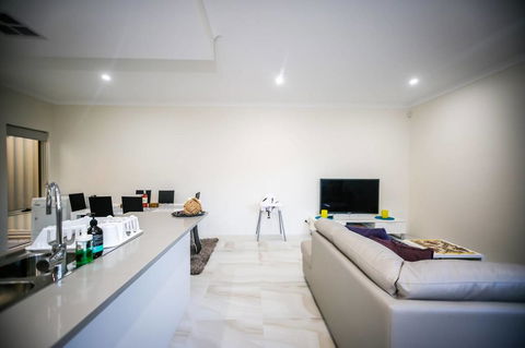 VIP Stays - Villa De Burswood Luxury 3BR Suite W/ King Bed FREE WIFI - Sydney 4u 8