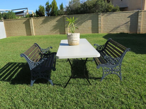 Jurien Beachfront Holiday Units - Sydney 4u 6