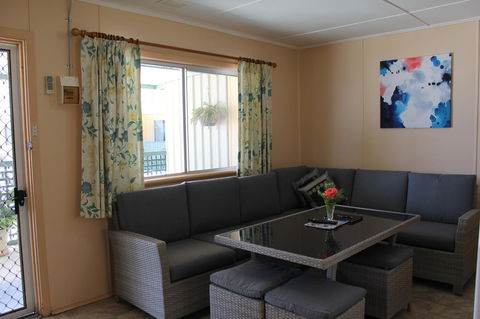 Jurien Beachfront Holiday Units - Sydney 4u 4