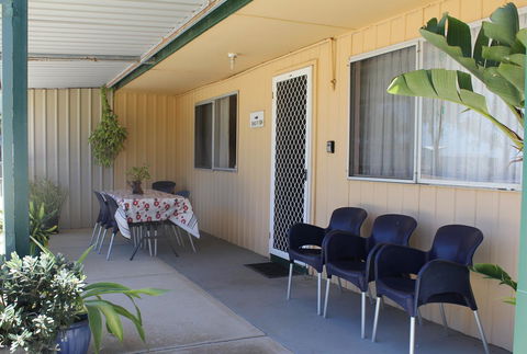 Jurien Beachfront Holiday Units - Sydney 4u 1