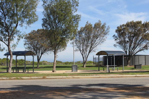 Jurien Beachfront Holiday Units - Sydney 4u 21