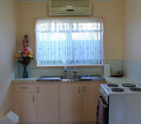 Jurien Beachfront Holiday Units - Sydney 4u 5