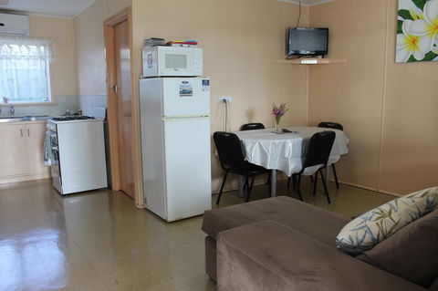 Jurien Beachfront Holiday Units - Sydney 4u 9