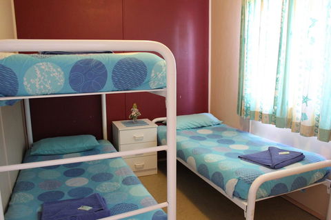 Jurien Beachfront Holiday Units - Sydney 4u 12