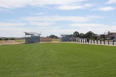 Jurien Beachfront Holiday Units - Sydney 4u 24