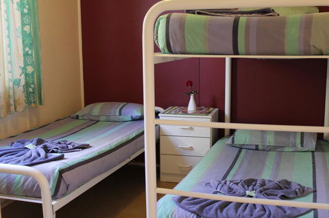 Jurien Beachfront Holiday Units - Sydney 4u 14