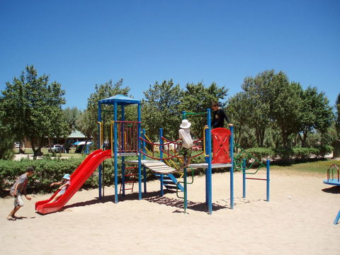 Ningaloo Coral Bay â€“ Bayview - Sydney 4u 1