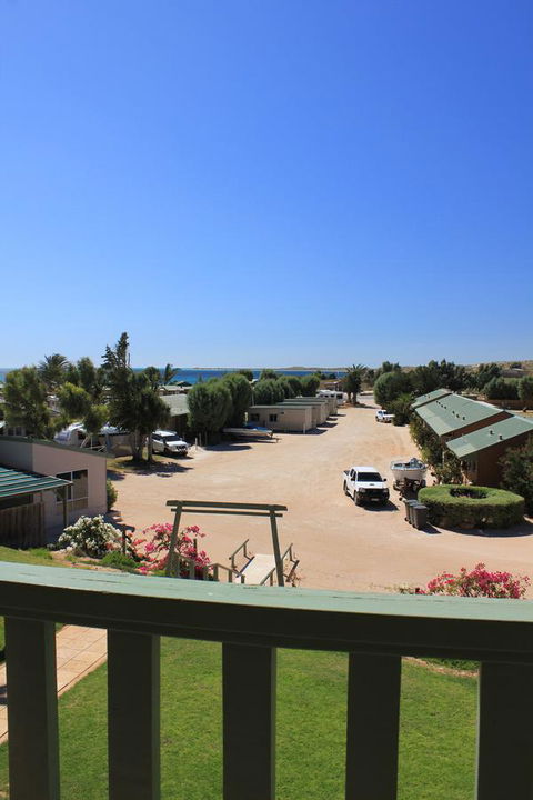 Ningaloo Coral Bay â€“ Bayview - Sydney 4u 21