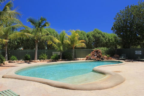 Ningaloo Coral Bay â€“ Bayview - Sydney 4u 33