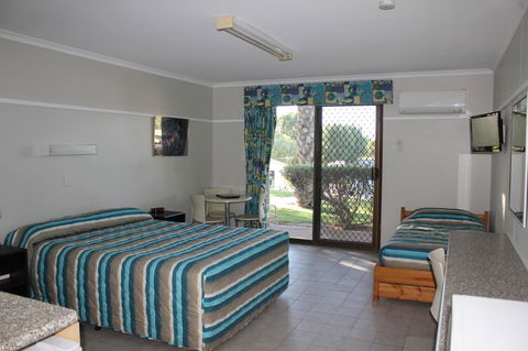 Ningaloo Coral Bay â€“ Bayview - Sydney 4u 8