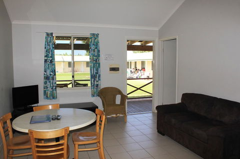 Ningaloo Coral Bay â€“ Bayview - Sydney 4u 25